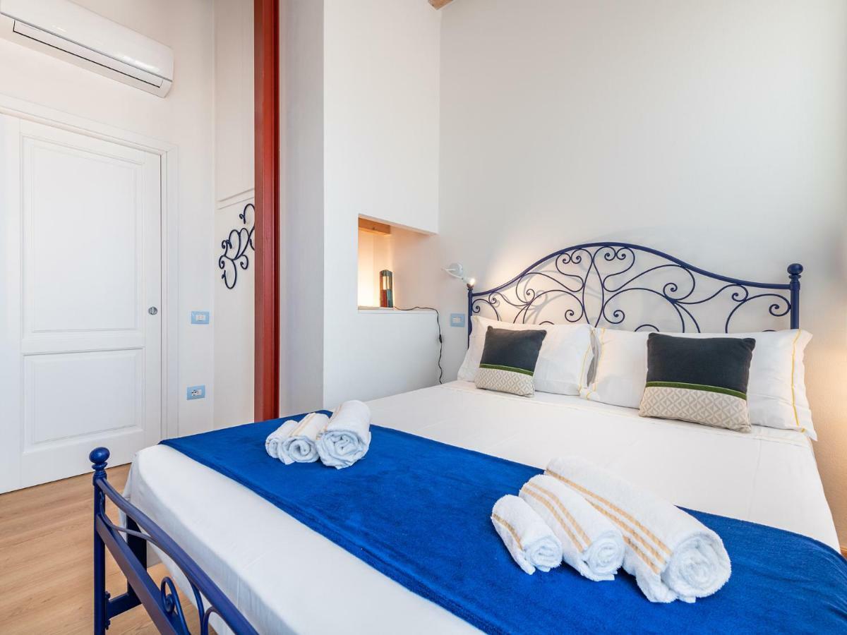 "Bea'S Terrace" - Private Jacuzzi And Panoramic Rooftop In The City Centre Cagliari Exterior photo